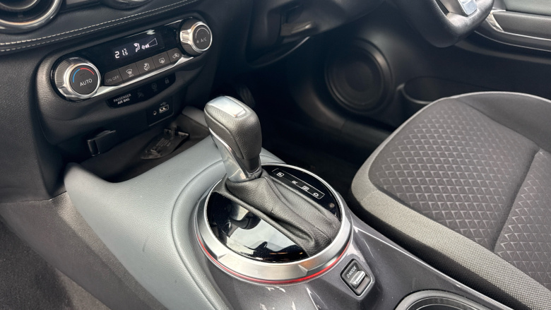 Nissan Juke 1.0 DiG-T N-Connecta 5dr DCT Petrol Hatchback